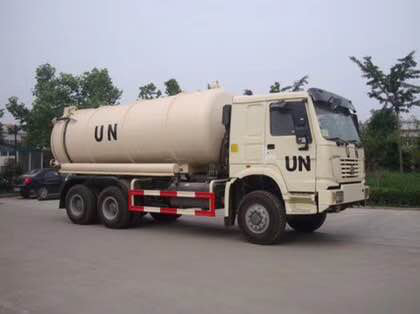 336 / 371HP Sinotruk 6x4 वैक्यूम सीवेज सक्शन ट्रक यूरो II उत्सर्जन मानक
