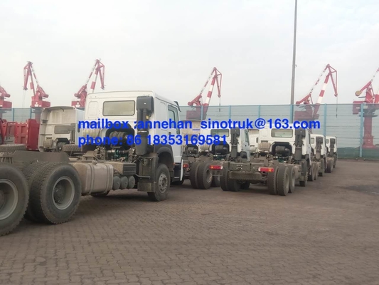 सिनोट्रुक 6x4 10 व्हील ट्रैक्टर ट्रक 371hp HW79 केबिन 2 स्लीपर और एयर कंडीशनर के साथ