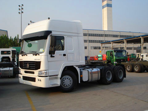 40-50T टो क्षमता के लिए HW79 हाई केबिन Sinotruk Howo7 प्राइम मूवर ट्रक