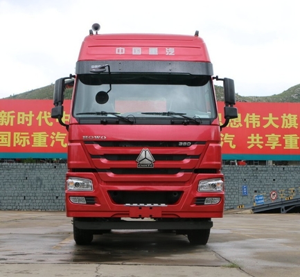Red Sinotruk Howo 6x4 सेमी प्राइम मूवर ट्रक 10 व्हीलर ट्रैक्टर ट्रक