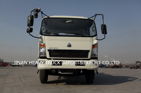 HOWO 4X2 लाइट ड्यूटी ट्रक 4cbm 1000 गैलन सीवेज सक्शन क्लीनिंग