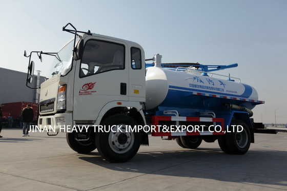 HOWO 4X2 लाइट ड्यूटी ट्रक 4cbm 1000 गैलन सीवेज सक्शन क्लीनिंग