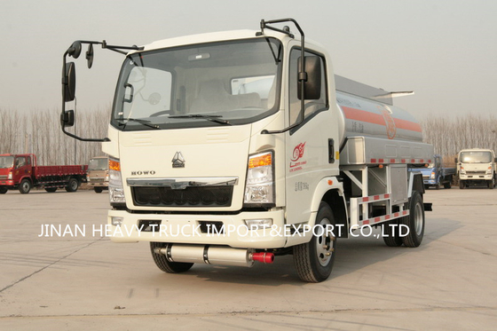 सिनोट्रुक होवो लाइट मिनी ऑयल फ्यूल टैंकर ट्रक 4x2 6cbm 6000 लीटर