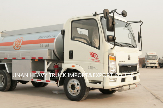 सिनोट्रुक होवो लाइट मिनी ऑयल फ्यूल टैंकर ट्रक 4x2 6cbm 6000 लीटर