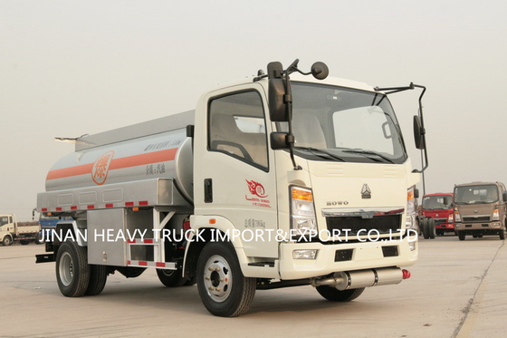 सिनोट्रुक होवो लाइट मिनी ऑयल फ्यूल टैंकर ट्रक 4x2 6cbm 6000 लीटर