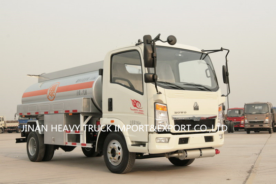 सिनोट्रुक होवो लाइट मिनी ऑयल फ्यूल टैंकर ट्रक 4x2 6cbm 6000 लीटर