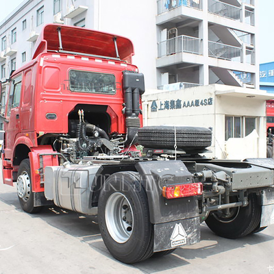 Sinotruk Howo 400L टैंकर डीजल ट्रैक्टर ट्रक 4x2 102km / h