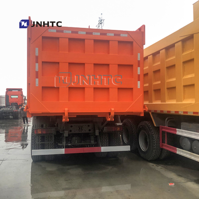 SINOTRUK 371 एचपी 8 × 4 डंप ट्रक भारी शुल्क डंप ट्रक 50 टन 28CBM लोड हो रहा है