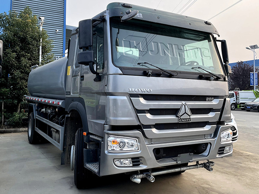 Sinotruk Howo 6 व्हीलर 4*2 ईंधन टैंकर ट्रक Howo तेल टैंकर 10000L