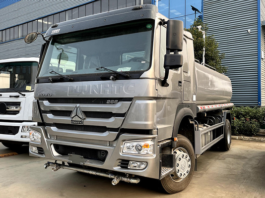 Sinotruk Howo 6 व्हीलर 4*2 ईंधन टैंकर ट्रक Howo तेल टैंकर 10000L