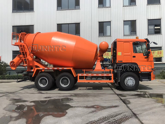 सिनोट्रुक सेल्फ लोडर कंक्रीट मिक्सर 10 व्हीलर 371hp 10m3