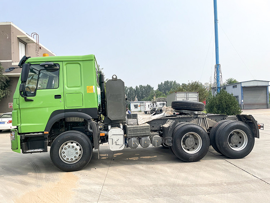 420hp यूरो 2 एलएचडी सिनोट्रुक हाउ 10 व्हील ट्रैक्टर ट्रक 50 टन
