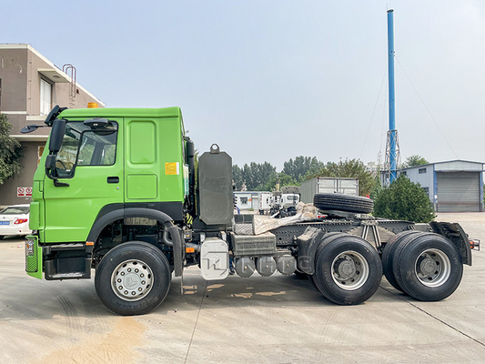 420hp यूरो 2 एलएचडी सिनोट्रुक हाउ 10 व्हील ट्रैक्टर ट्रक 50 टन