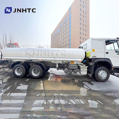 सस्ती कीमत छिड़काव टैंक ट्रक HOWO पानी टैंक ट्रक 6X4 400HP पेयजल के लिए जमा शिपमेंट